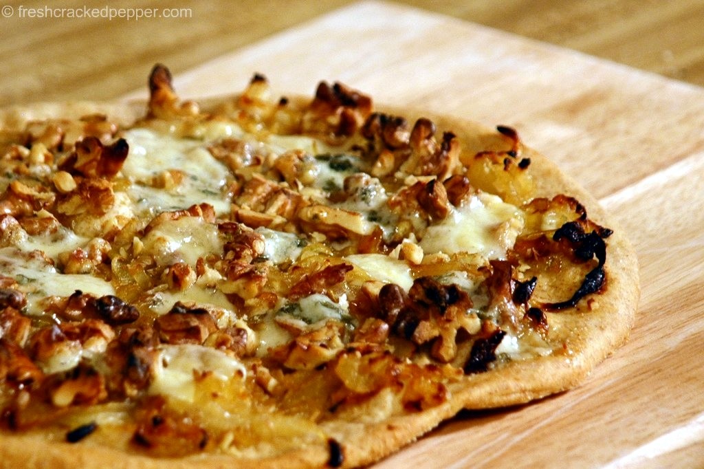 walnut-and-gorgonzola-pizza_3835160305_o
